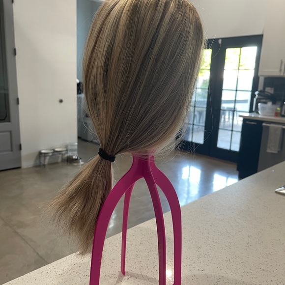 18” Blonde Wig - Silk Top, Brazilian Hair - Picture 8 of 8